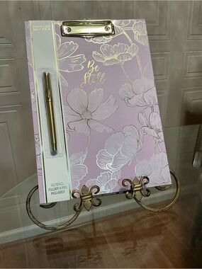 Badgley Mischka CLIPBOARD Beautifully Padgolio Clip And Pocket 9.25x13” With Pen